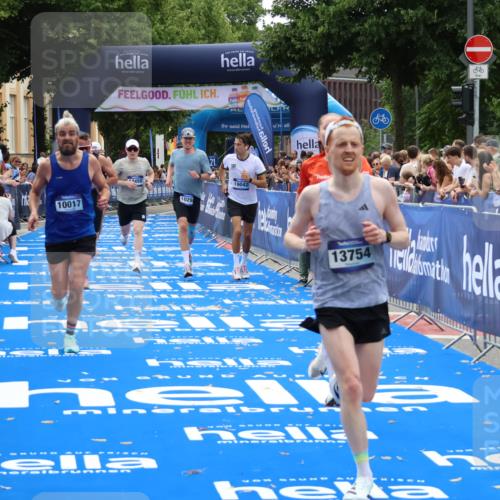 29.06.2025 - hella hamburg halbmarathon Zöllner http://msf.ph/oto/8180538 29.06.2025 10:31:18 Ziel 3201, 3955, 4812, 10017, 10298, 11857, 12232, 13754, 14450, 14548, 19042 meine-sportfotos.de