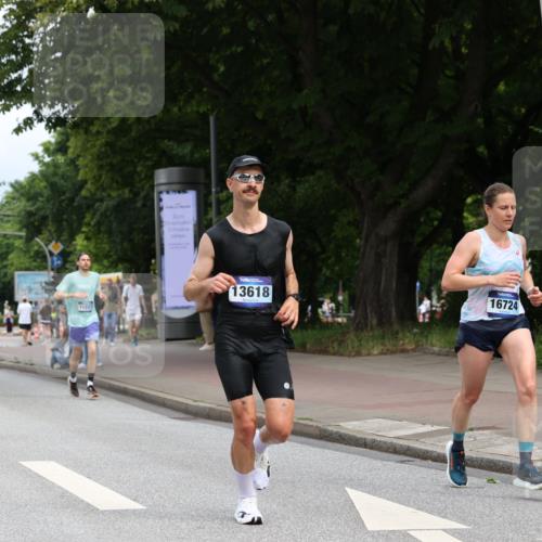 29.06.2025 - hella hamburg halbmarathon Yannick Fuchs http://msf.ph/oto/8180539 29.06.2025 10:28:40 20KM 1053, 1396, 1743, 2243, 2879, 4246, 5193, 6305, 8312, 9345, 9376, 10865, 11227, 12595, 13066, 13493, 13494, 13618, 13771, 14289, 14310, 14448, 14549, 14784, 15268, 15500, 15887, 16148, 16243, 16724, 17191, 17489, 17751, 18099, 18906 meine-sportfotos.de