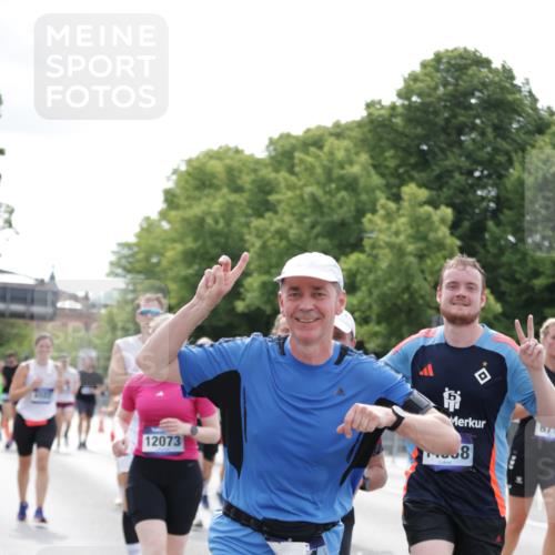 29.06.2025 - hella hamburg halbmarathon Jannik Wohlers http://msf.ph/oto/8180576 29.06.2025 10:22:52 Lombardsbrücke 1362, 2925, 4190, 4266, 4728, 4793, 6502, 6849, 7820, 8687, 8688, 8716, 8918, 8920, 9301, 9877, 10739, 11798, 11879, 12025, 12073, 12265, 14041, 14265, 14338, 14821, 16416, 16558, 17013, 17099, 17207, 17299, 17719, 18332 meine-sportfotos.de