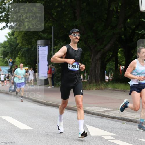 29.06.2025 - hella hamburg halbmarathon Yannick Fuchs http://msf.ph/oto/8180580 29.06.2025 10:28:40 20KM 1053, 1396, 1743, 2243, 2879, 4246, 5193, 6305, 8312, 9345, 9376, 10865, 11227, 12595, 13066, 13493, 13494, 13618, 13771, 14289, 14310, 14448, 14549, 14784, 15268, 15500, 15887, 16148, 16243, 16724, 17191, 17489, 17751, 18099, 18906 meine-sportfotos.de