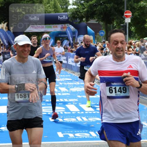 29.06.2025 - hella hamburg halbmarathon Zöllner http://msf.ph/oto/8180585 29.06.2025 10:40:00 Ziel 1603, 2563, 3626, 4766, 5375, 6149, 7981, 8467, 8574, 11714, 15421, 15813 meine-sportfotos.de