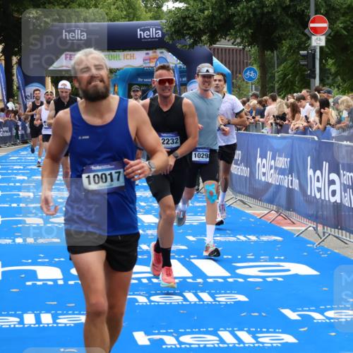 29.06.2025 - hella hamburg halbmarathon Zöllner http://msf.ph/oto/8180592 29.06.2025 10:31:21 Ziel 3955, 4812, 10017, 10298, 11857, 12232, 14450, 14548, 19042 meine-sportfotos.de