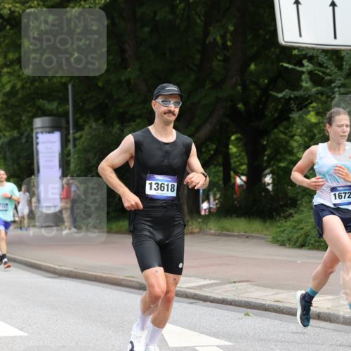 29.06.2025 - hella hamburg halbmarathon Yannick Fuchs http://msf.ph/oto/8180598 29.06.2025 10:28:40 20KM 1053, 1396, 1743, 2243, 2879, 4246, 5193, 6305, 8312, 9345, 9376, 10865, 11227, 12595, 13066, 13493, 13494, 13618, 13771, 14289, 14310, 14448, 14549, 14784, 15268, 15500, 15887, 16148, 16243, 16724, 17191, 17489, 17751, 18099, 18906 meine-sportfotos.de