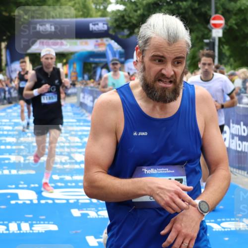 29.06.2025 - hella hamburg halbmarathon Zöllner http://msf.ph/oto/8180623 29.06.2025 10:31:22 Ziel 3955, 4812, 10298, 11857, 12232, 14450, 14548, 19042 meine-sportfotos.de
