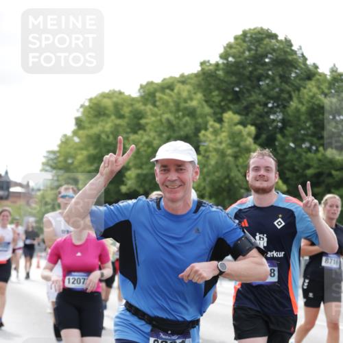 29.06.2025 - hella hamburg halbmarathon Jannik Wohlers http://msf.ph/oto/8180629 29.06.2025 10:22:52 Lombardsbrücke 1362, 2925, 4190, 4266, 4728, 4793, 6502, 6849, 7820, 8687, 8688, 8716, 8918, 8920, 9301, 9877, 10739, 11798, 11879, 12025, 12073, 12265, 14041, 14265, 14338, 14821, 16416, 16558, 17013, 17099, 17207, 17299, 17719, 18332 meine-sportfotos.de