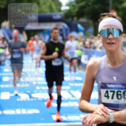 29.06.2025 - hella hamburg halbmarathon Zöllner http://msf.ph/oto/8180634 29.06.2025 10:40:02 Ziel 1603, 3626, 5050, 5375, 6080, 7981, 8467, 8574, 12091, 15421, 17973 meine-sportfotos.de