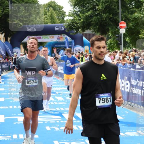 29.06.2025 - hella hamburg halbmarathon Zöllner http://msf.ph/oto/8180666 29.06.2025 10:40:03 Ziel 2826, 3626, 5050, 5375, 6080, 7981, 8467, 8574, 12091, 13514, 15421, 17973 meine-sportfotos.de