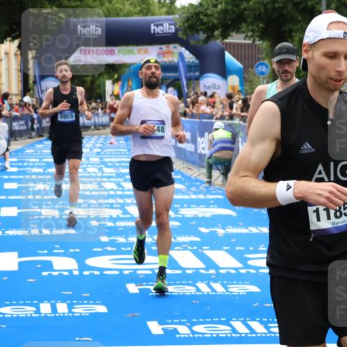 29.06.2025 - hella hamburg halbmarathon Zöllner http://msf.ph/oto/8180680 29.06.2025 10:31:24 Ziel 3955, 4812, 11857, 14548, 19042 meine-sportfotos.de