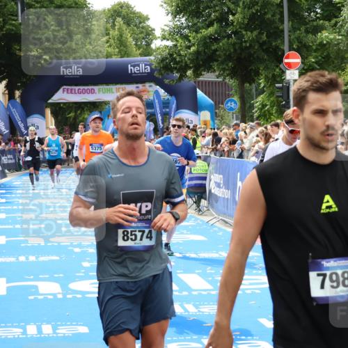 29.06.2025 - hella hamburg halbmarathon Zöllner http://msf.ph/oto/8180696 29.06.2025 10:40:04 Ziel 2826, 3626, 5050, 5375, 6080, 8467, 8574, 12091, 13514, 15421, 17973 meine-sportfotos.de