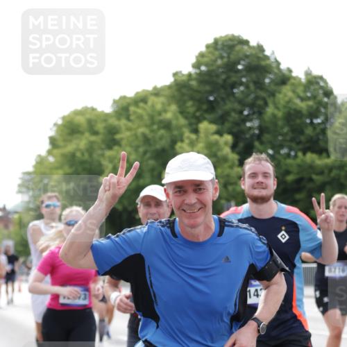 29.06.2025 - hella hamburg halbmarathon Jannik Wohlers http://msf.ph/oto/8180702 29.06.2025 10:22:53 Lombardsbrücke 1362, 2925, 4190, 4266, 4728, 4793, 6502, 6849, 7820, 8687, 8688, 8716, 8918, 8920, 9301, 9877, 10739, 11798, 11879, 12025, 12073, 12265, 14265, 14338, 14510, 14821, 16416, 16558, 17013, 17099, 17207, 17299, 17719, 18332 meine-sportfotos.de