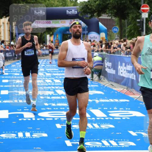 29.06.2025 - hella hamburg halbmarathon Zöllner http://msf.ph/oto/8180709 29.06.2025 10:31:25 Ziel 3955, 4812, 14548, 19118 meine-sportfotos.de