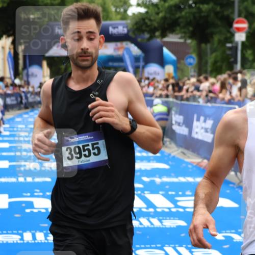 29.06.2025 - hella hamburg halbmarathon Zöllner http://msf.ph/oto/8180766 29.06.2025 10:31:27 Ziel 3955, 19118 meine-sportfotos.de