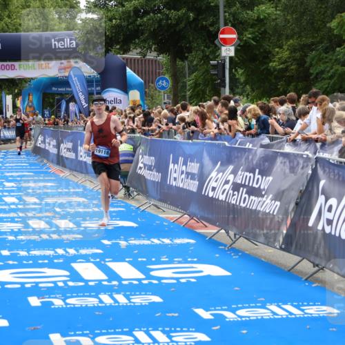 29.06.2025 - hella hamburg halbmarathon Zöllner http://msf.ph/oto/8180782 29.06.2025 10:31:31 Ziel 19118 meine-sportfotos.de