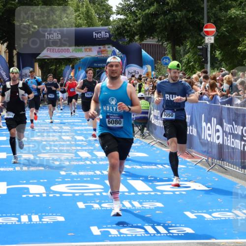 29.06.2025 - hella hamburg halbmarathon Zöllner http://msf.ph/oto/8180866 29.06.2025 10:40:09 Ziel 2826, 5007, 5050, 5508, 5916, 6080, 7495, 8933, 12091, 13514, 15424, 17973 meine-sportfotos.de