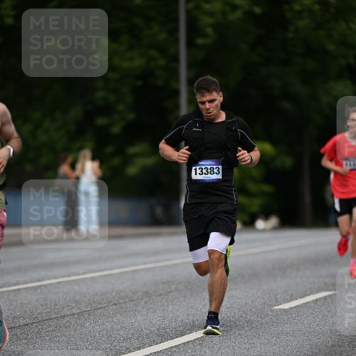 29.06.2025 - hella hamburg halbmarathon Dr. Thomas Lammeyer http://msf.ph/oto/8180893 29.06.2025 09:47:13 Kennedybrücke 1122, 1953, 2483, 3189, 3379, 5308, 5344, 7231, 7793, 9079, 10173, 10351, 11150 meine-sportfotos.de