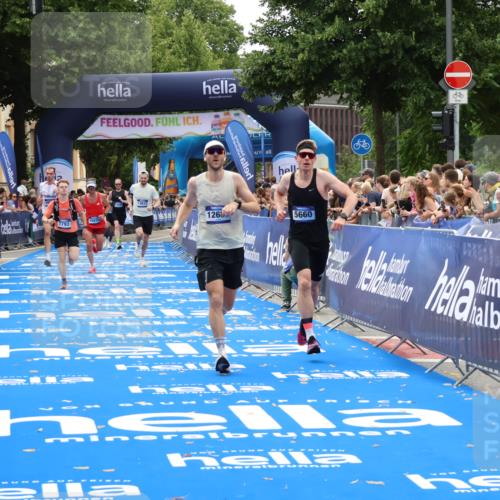 29.06.2025 - hella hamburg halbmarathon Zöllner http://msf.ph/oto/8180900 29.06.2025 10:31:39 Ziel 5660, 7793, 12681, 13606, 13617, 15835 meine-sportfotos.de