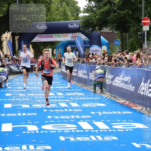 29.06.2025 - hella hamburg halbmarathon Zöllner http://msf.ph/oto/8180936 29.06.2025 10:31:41 Ziel 5660, 7793, 12681, 13606, 13617, 15835, 18102 meine-sportfotos.de