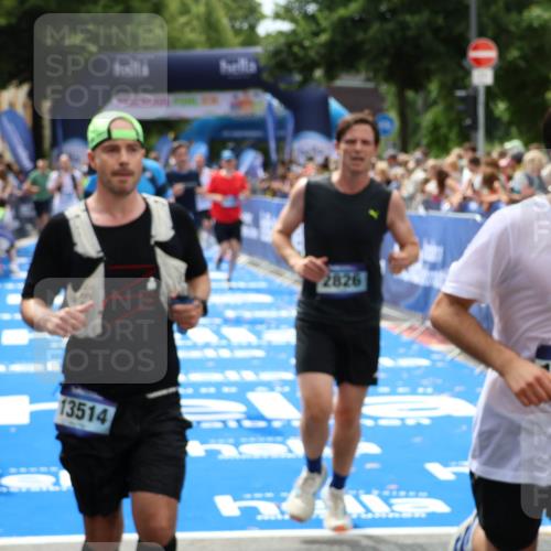 29.06.2025 - hella hamburg halbmarathon Zöllner http://msf.ph/oto/8180963 29.06.2025 10:40:12 Ziel 2826, 3547, 4381, 5007, 5409, 5508, 5916, 7495, 8933, 10968, 11731, 13514, 13667, 15424, 18979 meine-sportfotos.de