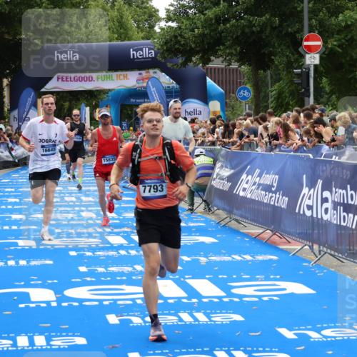 29.06.2025 - hella hamburg halbmarathon Zöllner http://msf.ph/oto/8180972 29.06.2025 10:31:43 Ziel 7793, 13606, 13617, 15835, 18102 meine-sportfotos.de