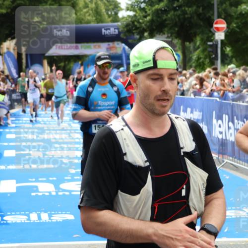 29.06.2025 - hella hamburg halbmarathon Zöllner http://msf.ph/oto/8180995 29.06.2025 10:40:13 Ziel 3547, 4381, 5007, 5409, 5410, 5508, 5916, 7495, 8465, 8933, 10968, 11731, 12704, 13667, 15424, 18979 meine-sportfotos.de