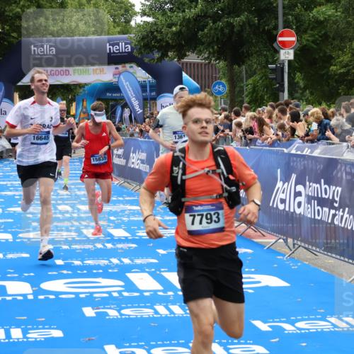 29.06.2025 - hella hamburg halbmarathon Zöllner http://msf.ph/oto/8180996 29.06.2025 10:31:43 Ziel 7793, 13606, 13617, 15835, 18102 meine-sportfotos.de