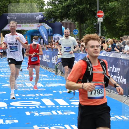29.06.2025 - hella hamburg halbmarathon Zöllner http://msf.ph/oto/8181013 29.06.2025 10:31:44 Ziel 7793, 13606, 13617, 15835, 18102 meine-sportfotos.de