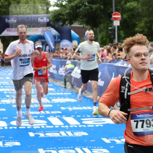 29.06.2025 - hella hamburg halbmarathon Zöllner http://msf.ph/oto/8181025 29.06.2025 10:31:44 Ziel 7793, 13606, 13617, 15835, 18102 meine-sportfotos.de