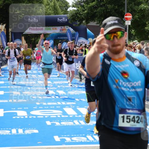 29.06.2025 - hella hamburg halbmarathon Zöllner http://msf.ph/oto/8181058 29.06.2025 10:40:15 Ziel 3547, 4381, 5007, 5409, 5410, 5508, 5803, 5916, 7495, 8465, 8933, 10968, 11731, 12704, 13667, 14699, 18614, 18979 meine-sportfotos.de