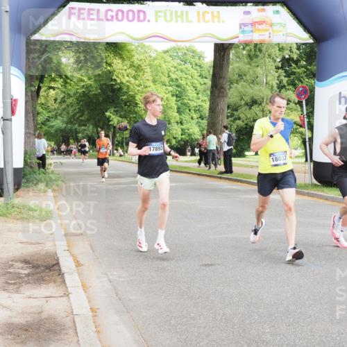 29.06.2025 - hella hamburg halbmarathon MichiJ http://msf.ph/oto/8181064 29.06.2025 10:17:16 Zwischen KM18-KM19 1065, 5344, 10848, 17893, 18037 meine-sportfotos.de