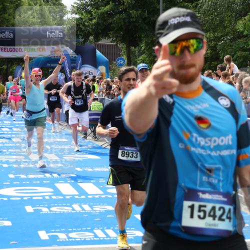 29.06.2025 - hella hamburg halbmarathon Zöllner http://msf.ph/oto/8181068 29.06.2025 10:40:15 Ziel 3547, 4381, 5007, 5409, 5410, 5508, 5803, 5916, 7495, 8465, 8933, 10968, 11731, 12704, 13667, 14699, 18614, 18979 meine-sportfotos.de
