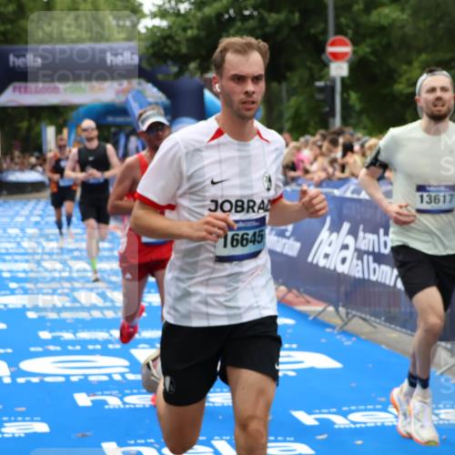 29.06.2025 - hella hamburg halbmarathon Zöllner http://msf.ph/oto/8181071 29.06.2025 10:31:45 Ziel 5187, 13606, 13617, 15835, 18102 meine-sportfotos.de
