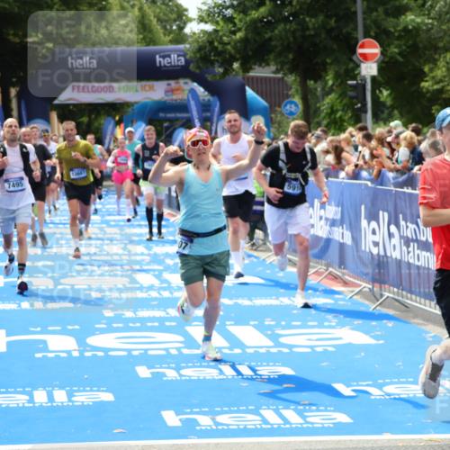 29.06.2025 - hella hamburg halbmarathon Zöllner http://msf.ph/oto/8181084 29.06.2025 10:40:16 Ziel 3547, 4381, 5007, 5409, 5410, 5508, 5803, 5916, 7495, 8465, 10968, 11731, 12704, 13667, 14699, 18614, 18979 meine-sportfotos.de