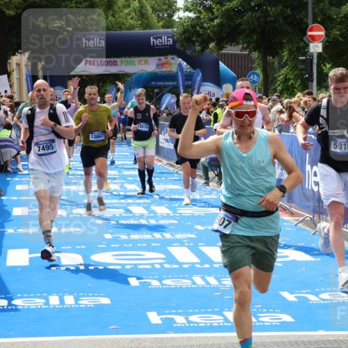 29.06.2025 - hella hamburg halbmarathon Zöllner http://msf.ph/oto/8181112 29.06.2025 10:40:17 Ziel 3547, 4381, 5007, 5409, 5410, 5508, 5803, 5916, 7495, 8465, 10968, 11731, 12704, 13667, 14699, 18614, 18979 meine-sportfotos.de