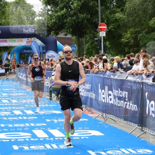 29.06.2025 - hella hamburg halbmarathon Zöllner http://msf.ph/oto/8181116 29.06.2025 10:31:47 Ziel 5187, 13606, 18102 meine-sportfotos.de