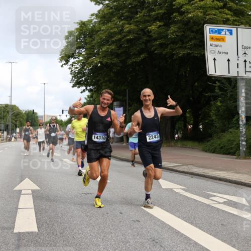 29.06.2025 - hella hamburg halbmarathon Yannick Fuchs http://msf.ph/oto/8181118 29.06.2025 10:28:42 20KM 1053, 1396, 1743, 2228, 2243, 2879, 4246, 5193, 6305, 8312, 9345, 9376, 10865, 11019, 11227, 12595, 13066, 13493, 13494, 13618, 13771, 14289, 14310, 14448, 14549, 14784, 15268, 15500, 15887, 16148, 16243, 16724, 17191, 17489, 17751, 17877, 18099, 18906 meine-sportfotos.de