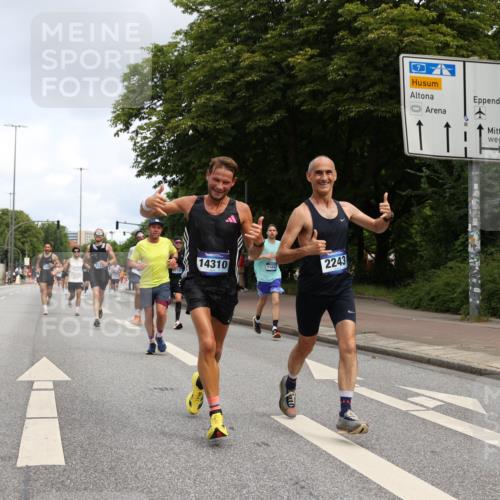 29.06.2025 - hella hamburg halbmarathon Yannick Fuchs http://msf.ph/oto/8181130 29.06.2025 10:28:42 20KM 1053, 1396, 1743, 2228, 2243, 2879, 4246, 5193, 6305, 8312, 9345, 9376, 10865, 11019, 11227, 12595, 13066, 13493, 13494, 13618, 13771, 14289, 14310, 14448, 14549, 14784, 15268, 15500, 15887, 16148, 16243, 16724, 17191, 17489, 17751, 17877, 18099, 18906 meine-sportfotos.de