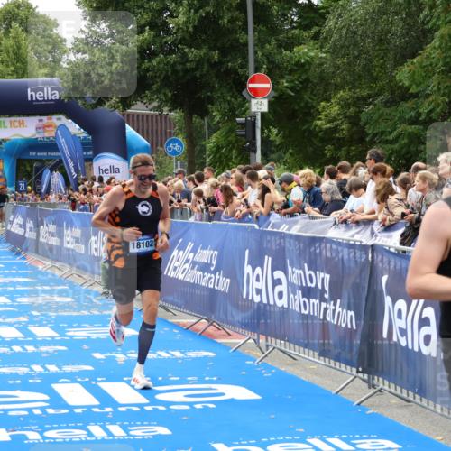 29.06.2025 - hella hamburg halbmarathon Zöllner http://msf.ph/oto/8181145 29.06.2025 10:31:48 Ziel 5187, 13606, 18102 meine-sportfotos.de