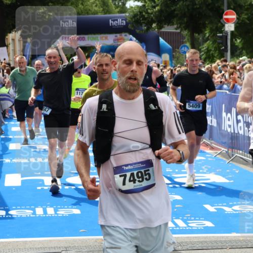 29.06.2025 - hella hamburg halbmarathon Zöllner http://msf.ph/oto/8181170 29.06.2025 10:40:19 Ziel 3547, 4381, 5409, 5410, 5803, 8465, 10968, 11731, 12704, 13667, 14699, 18614, 18979 meine-sportfotos.de