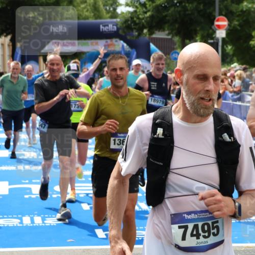 29.06.2025 - hella hamburg halbmarathon Zöllner http://msf.ph/oto/8181176 29.06.2025 10:40:19 Ziel 3547, 4381, 5409, 5410, 5803, 8465, 10968, 11731, 12704, 13667, 14699, 18614, 18979 meine-sportfotos.de