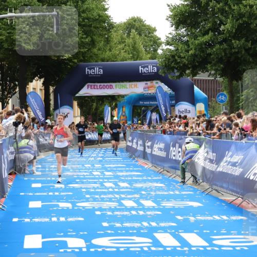 29.06.2025 - hella hamburg halbmarathon Zöllner http://msf.ph/oto/8181186 29.06.2025 10:31:50 Ziel 3935, 5187, 11929, 18102 meine-sportfotos.de