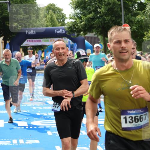 29.06.2025 - hella hamburg halbmarathon Zöllner http://msf.ph/oto/8181194 29.06.2025 10:40:20 Ziel 3547, 5409, 5410, 5803, 8465, 10968, 11731, 12704, 13667, 14699, 18614, 18979 meine-sportfotos.de