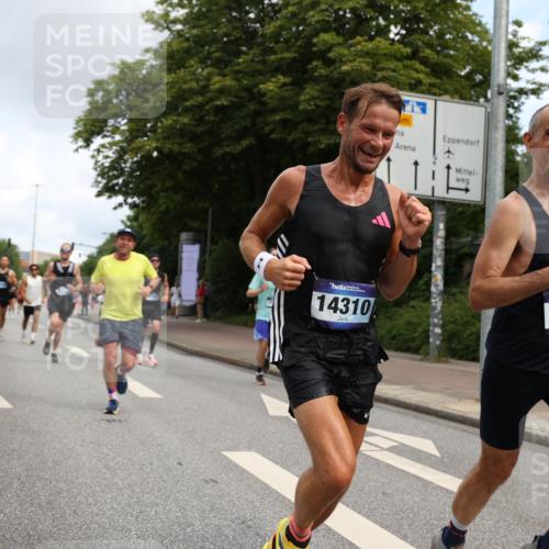 29.06.2025 - hella hamburg halbmarathon Yannick Fuchs http://msf.ph/oto/8181236 29.06.2025 10:28:43 20KM 1053, 1396, 1743, 2228, 2243, 2879, 5193, 6305, 8312, 9345, 9376, 10865, 11019, 11227, 12595, 13066, 13493, 13494, 13618, 13771, 14289, 14310, 14448, 14549, 14784, 15500, 15887, 16148, 16243, 16724, 17191, 17489, 17751, 17877, 18099, 18906 meine-sportfotos.de