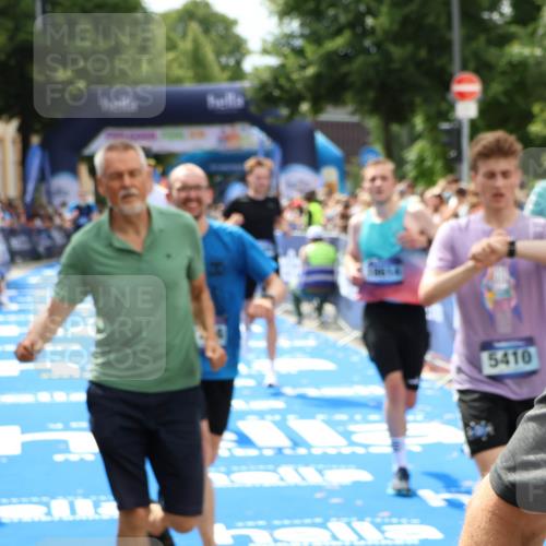 29.06.2025 - hella hamburg halbmarathon Zöllner http://msf.ph/oto/8181256 29.06.2025 10:40:22 Ziel 5410, 5803, 8370, 8465, 12704, 14699, 17916, 18614 meine-sportfotos.de