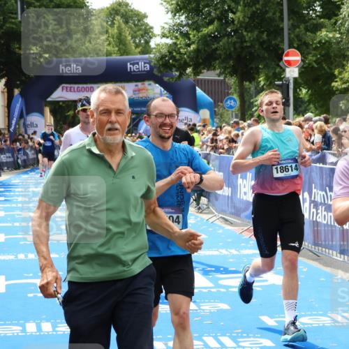 29.06.2025 - hella hamburg halbmarathon Zöllner http://msf.ph/oto/8181266 29.06.2025 10:40:22 Ziel 5410, 5803, 8370, 8465, 12704, 14699, 17916, 18614 meine-sportfotos.de