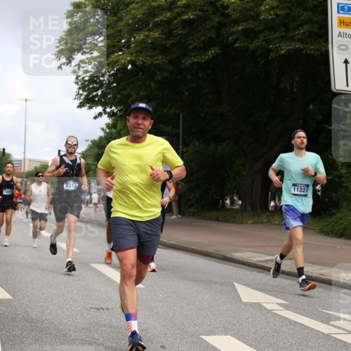 29.06.2025 - hella hamburg halbmarathon Yannick Fuchs http://msf.ph/oto/8181269 29.06.2025 10:28:43 20KM 1053, 1396, 1743, 2228, 2243, 2879, 5193, 6305, 8312, 9345, 9376, 10865, 11019, 11227, 12595, 13066, 13493, 13494, 13618, 13771, 14289, 14310, 14448, 14549, 14784, 15500, 15887, 16148, 16243, 16724, 17191, 17489, 17751, 17877, 18099, 18906 meine-sportfotos.de