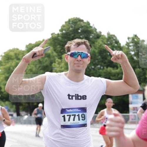 29.06.2025 - hella hamburg halbmarathon Jannik Wohlers http://msf.ph/oto/8181274 29.06.2025 10:22:55 Lombardsbrücke 1362, 2925, 4728, 4793, 6502, 6849, 7820, 8687, 8688, 8716, 8918, 8920, 9301, 9877, 10739, 11798, 11879, 12073, 12874, 14265, 14338, 14510, 14512, 14821, 16416, 16558, 17013, 17099, 17207, 17299, 17719, 18089, 18332 meine-sportfotos.de