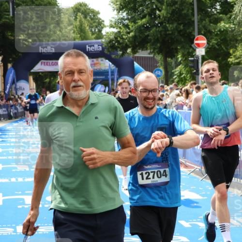 29.06.2025 - hella hamburg halbmarathon Zöllner http://msf.ph/oto/8181285 29.06.2025 10:40:22 Ziel 5410, 5803, 8370, 8465, 12704, 14699, 17916, 18614 meine-sportfotos.de