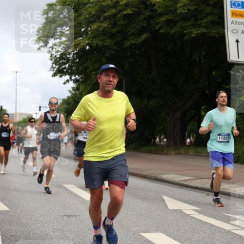 29.06.2025 - hella hamburg halbmarathon Yannick Fuchs http://msf.ph/oto/8181287 29.06.2025 10:28:43 20KM 1053, 1396, 1743, 2228, 2243, 2879, 5193, 6305, 8312, 9345, 9376, 10865, 11019, 11227, 12595, 13066, 13493, 13494, 13618, 13771, 14289, 14310, 14448, 14549, 14784, 15500, 15887, 16148, 16243, 16724, 17191, 17489, 17751, 17877, 18099, 18906 meine-sportfotos.de