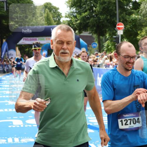 29.06.2025 - hella hamburg halbmarathon Zöllner http://msf.ph/oto/8181297 29.06.2025 10:40:23 Ziel 5803, 8370, 14699, 17245, 17916, 18614 meine-sportfotos.de
