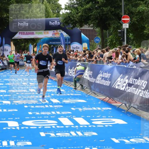 29.06.2025 - hella hamburg halbmarathon Zöllner http://msf.ph/oto/8181328 29.06.2025 10:31:56 Ziel 3935, 4698, 6619, 10927, 11929 meine-sportfotos.de